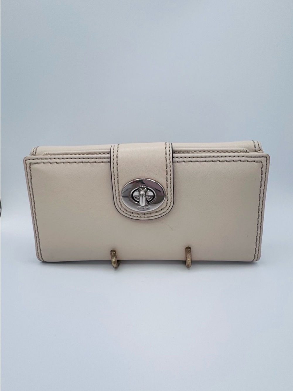 Vtg Coach Buttery Soft Ivory Leather Silver Turn-lock Large Wallet Pink Interior